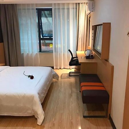 7 Days Premium Chongqing Jiangbei International Airport Branch Hotel ภายนอก รูปภาพ