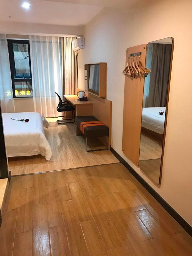 7 Days Premium Chongqing Jiangbei International Airport Branch Hotel ภายนอก รูปภาพ