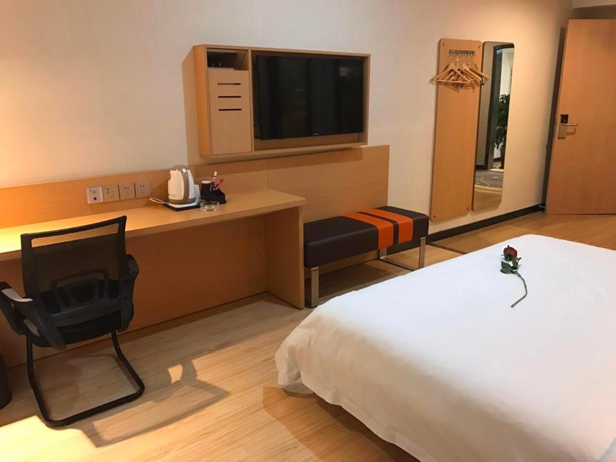 7 Days Premium Chongqing Jiangbei International Airport Branch Hotel ภายนอก รูปภาพ